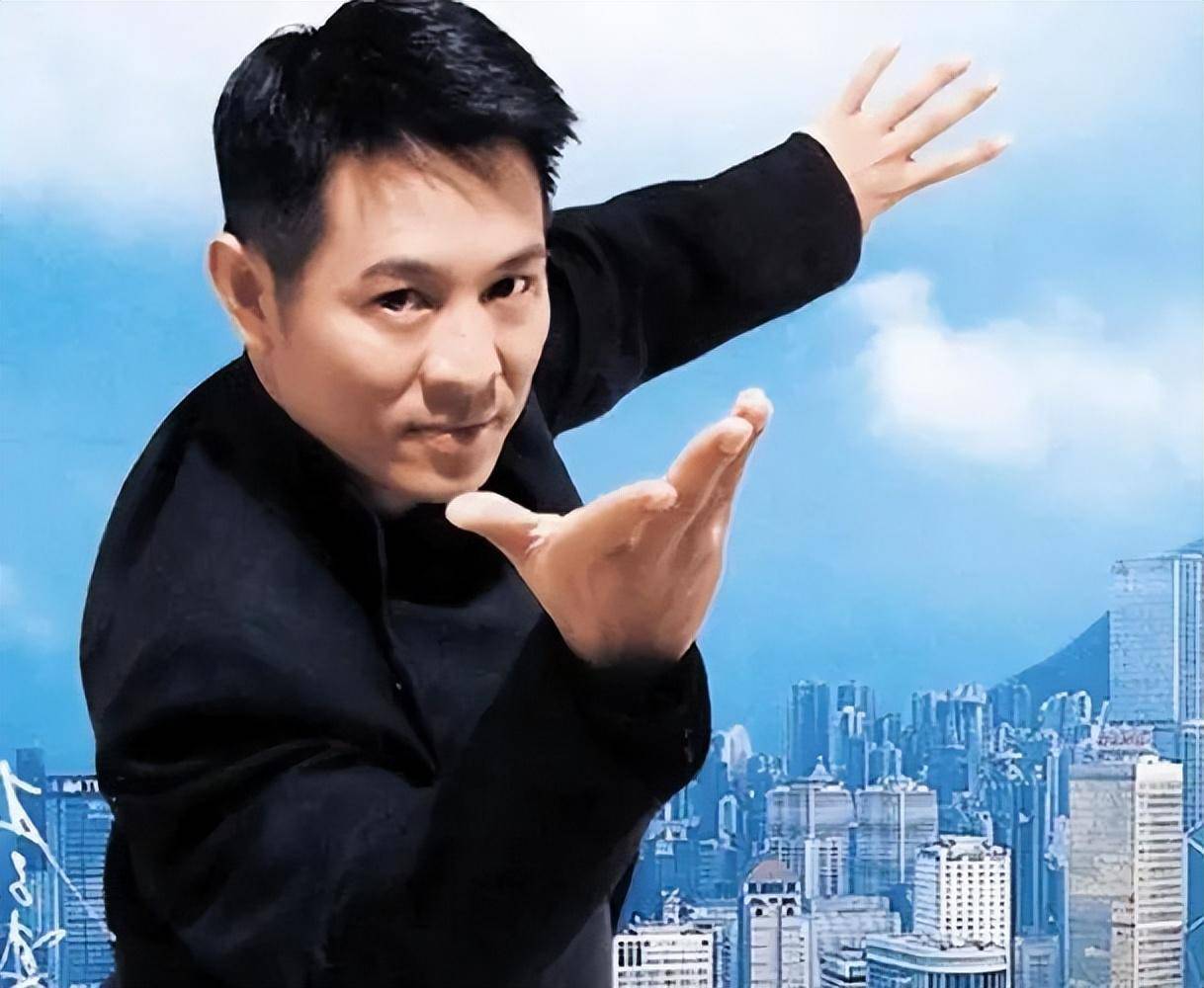 李连杰给大哥百万年薪,二哥穷困一生却拒绝帮助,他在追求什么?