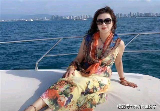张常宁母亲容貌美丽处事高调,穿戴打扮大胆前卫_中国女排_奥运会_排球