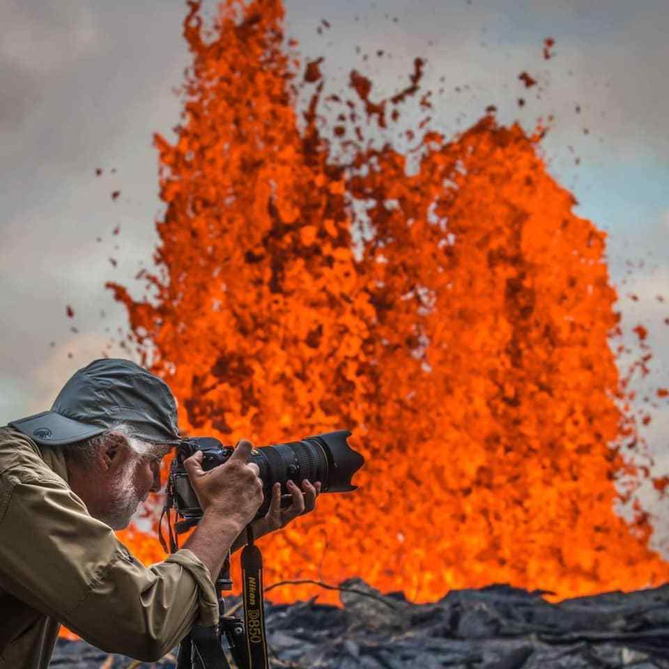 镜头背后的男人就是火山人g