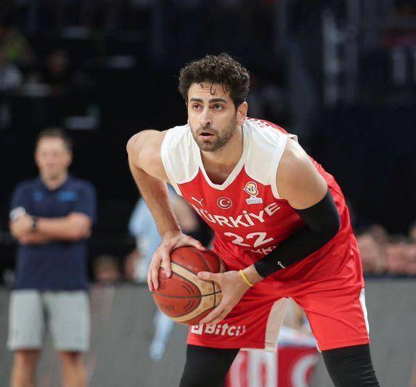 76人悍将离场遭对手偷袭,土耳其男篮强硬发声或退赛_科克马兹_比赛_1