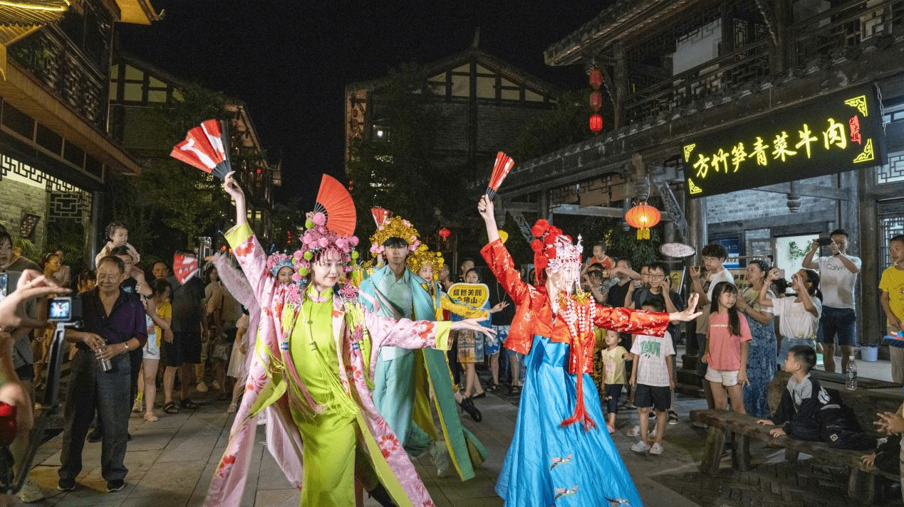 拜月祈礼,感受传统风情早在古代,我国人民就有"秋暮夕月"的习俗.