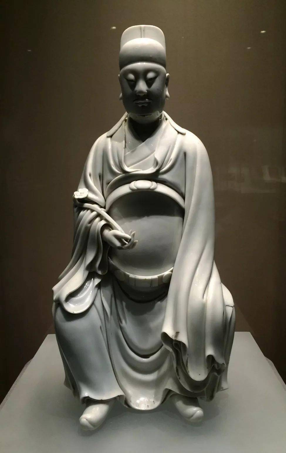 古朴生动的老窑雕塑瓷:成了收藏市场的新宠(附高清图)_龙泉瓷_景德镇