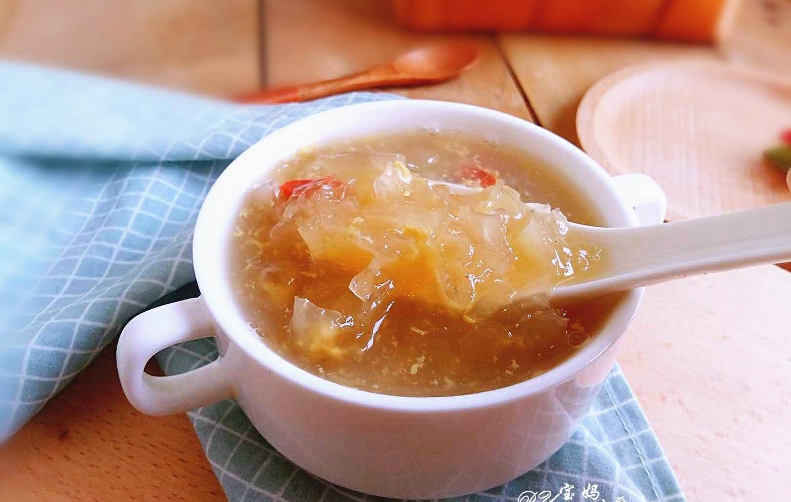 银耳羹的创意新做法,你肯定没喝过,我只多加了它,家人赞不绝口_养生