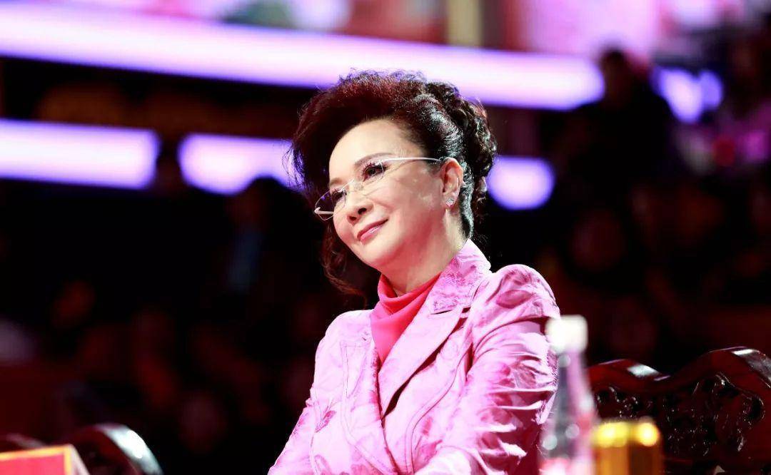 蔡明:从"小品女王"到"离开舞台",她到底做错了什么?_形象_事情_观众