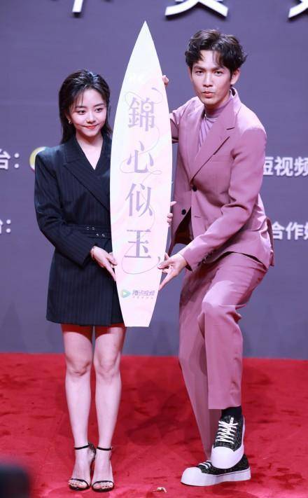 钟汉良谭松韵官宣,相差16岁恋情即将上线,就问你上不上头_娃娃脸_年纪