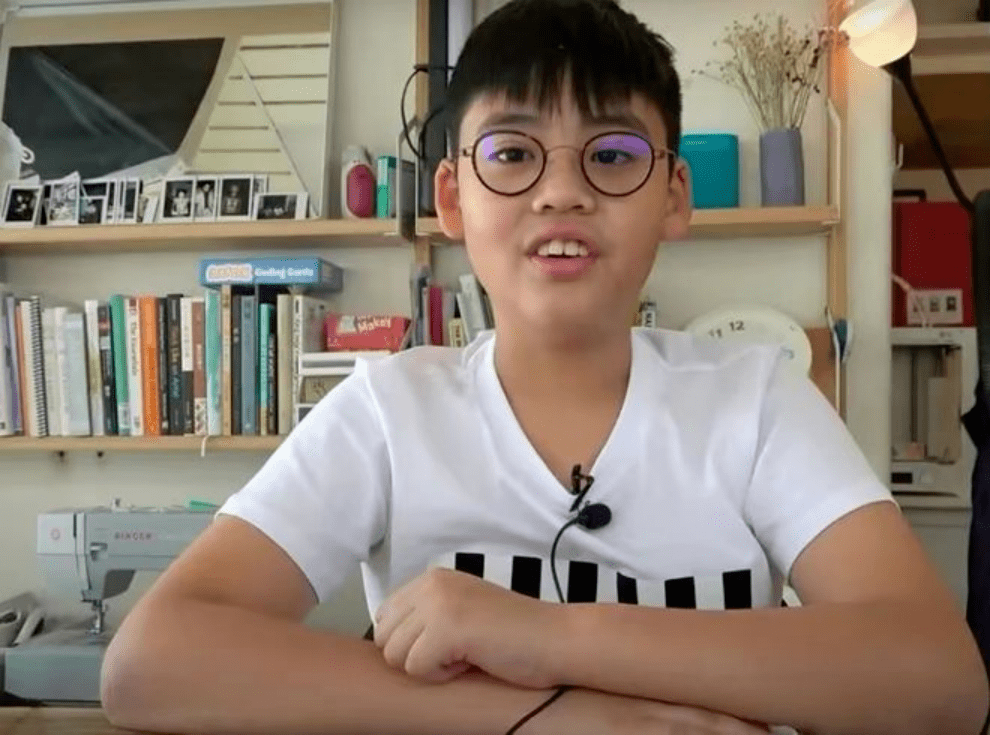 李嘉欣一家三口罕露面,11歲獨子身高近1米7,顏值遠不如爸媽