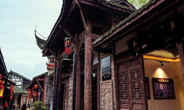 重庆一座依山而建的古镇，是中国历史文化名镇，有“小山城”美誉