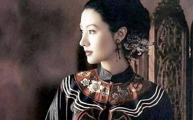 网上曾经曝出一些《海上花》的剧照,伊能静竟然和李嘉欣同框,网友表示