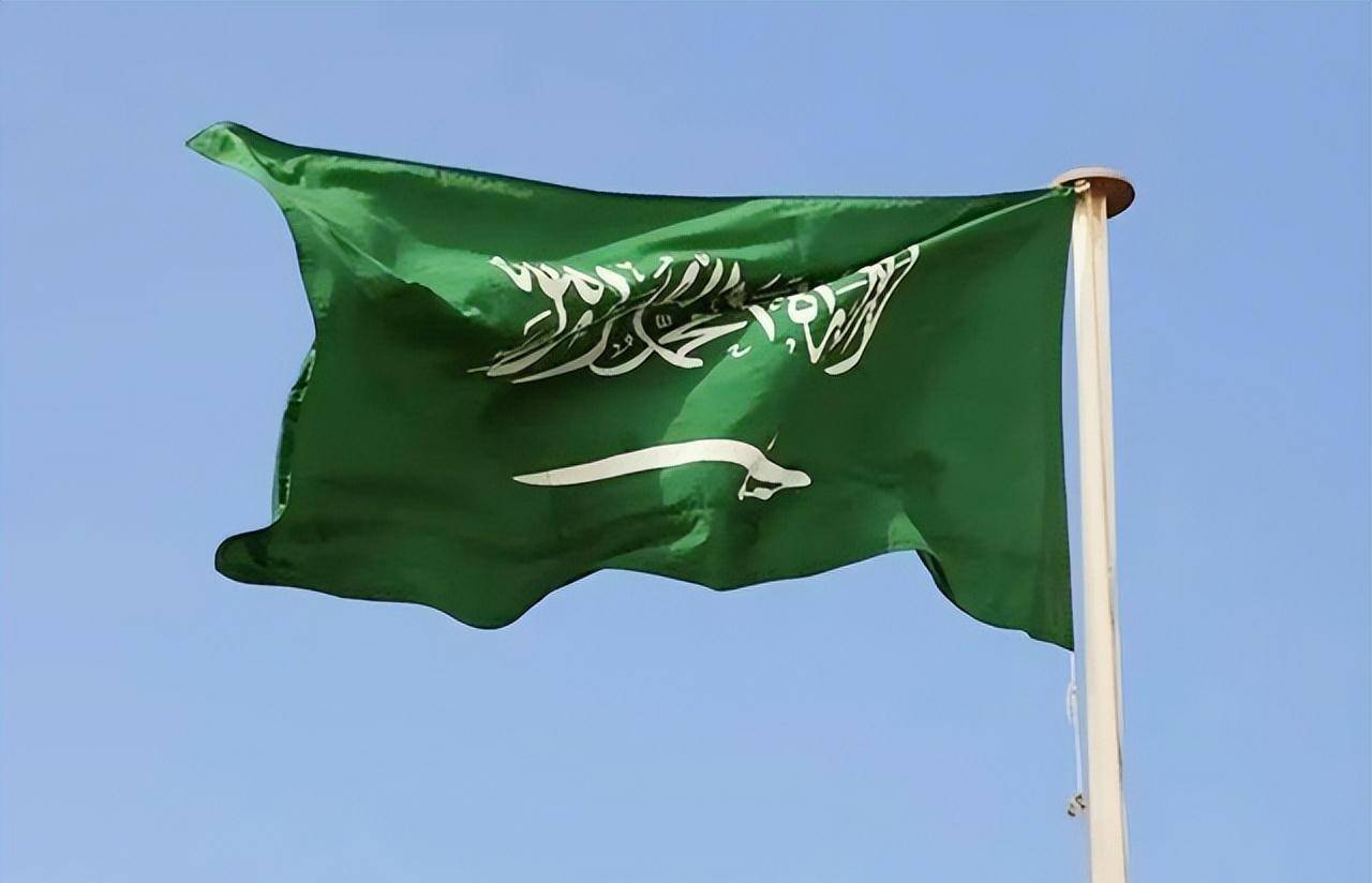 沙特以绿色作为国旗的底色,不仅表示着沙特阿拉伯是一个伊斯兰国家,更