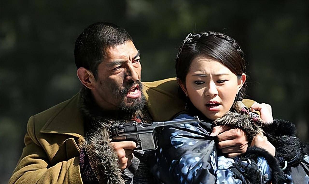 覃国卿对女人十分挑剔,当土匪十多年来他强抢过无数民女,可到头来他都