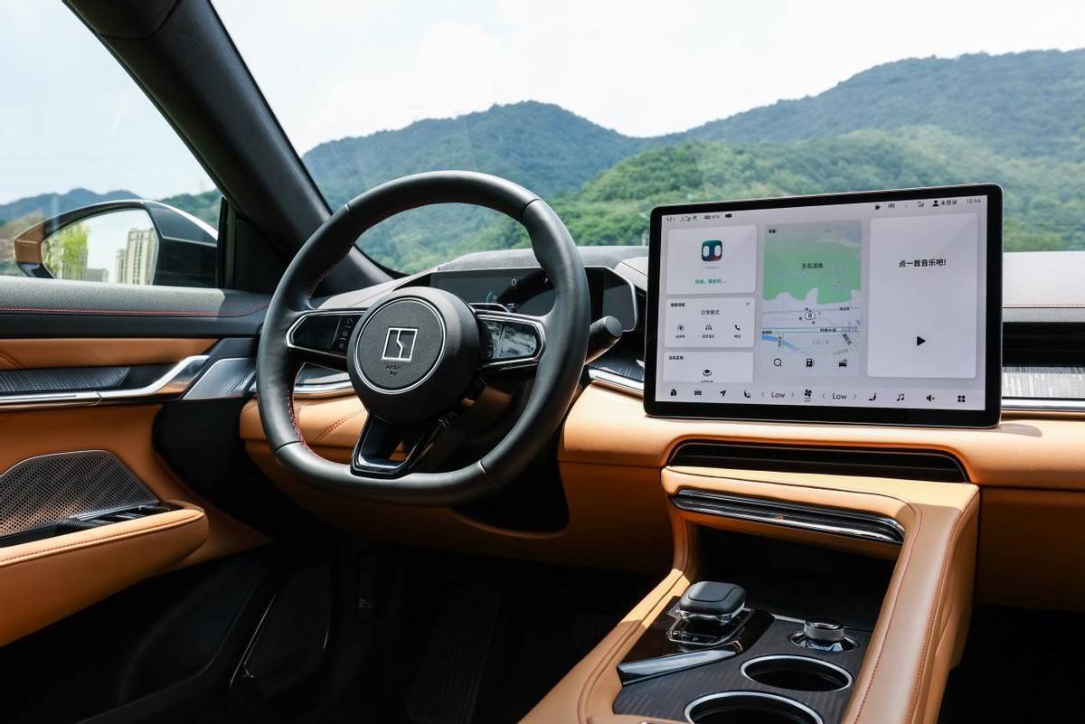 什么叫纯电操控天花板?来试试极氪001_搜狐汽车_搜狐网