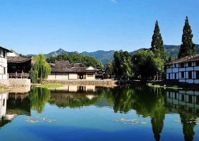 浙江南部藏了个宁静古村，历史达800年，建筑就是“文房四宝”