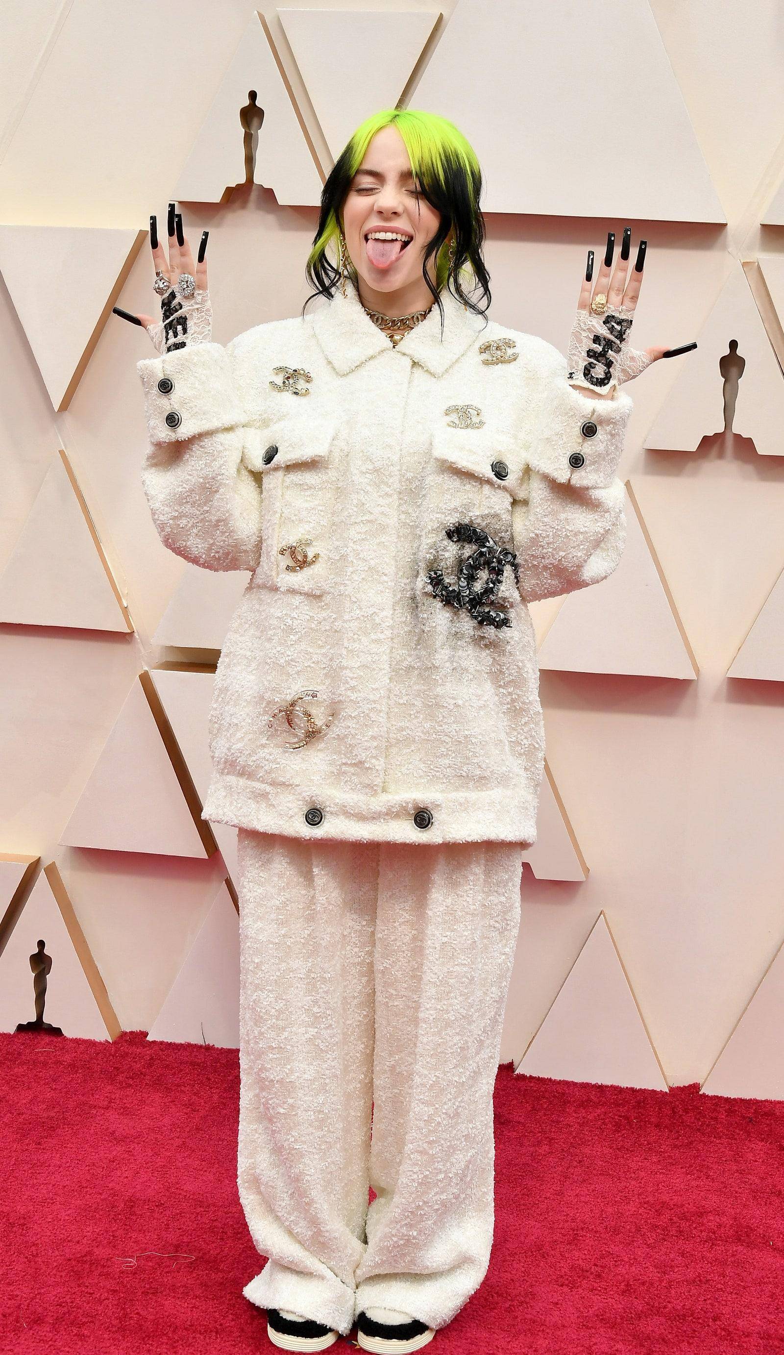 碧梨"重大突破,穿塑身衣配吊带袜登封面,酷似梦露越发自信_音乐_vogue