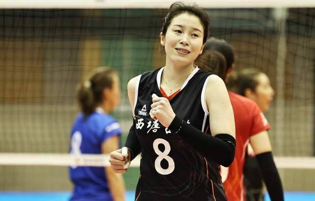在那一年的世界女排大奖赛上,李静多次亮相.