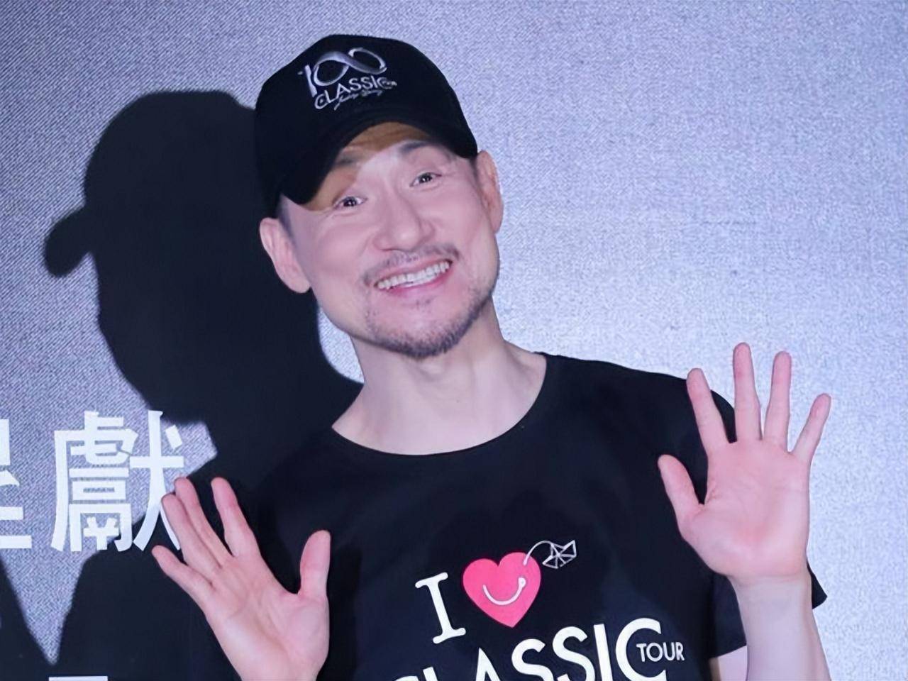 60岁张学友近照放出,为拍新戏消瘦一圈,真实颜值让网友心疼_谢霆锋