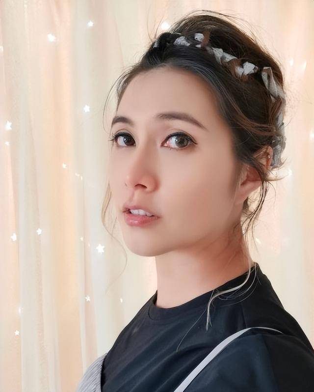 离婚后的可岚在当时是没有经济能力的,所以那个时候的她也是没有方向