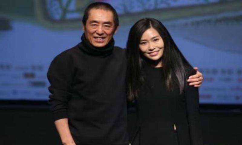 她是张艺谋的大女儿,颜值不输一线明星,网友:羡慕了_巩俐_张末_父亲