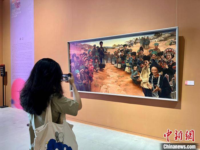 川渝近200件艺术作品集中亮相重庆 彰显巴蜀多彩文化
