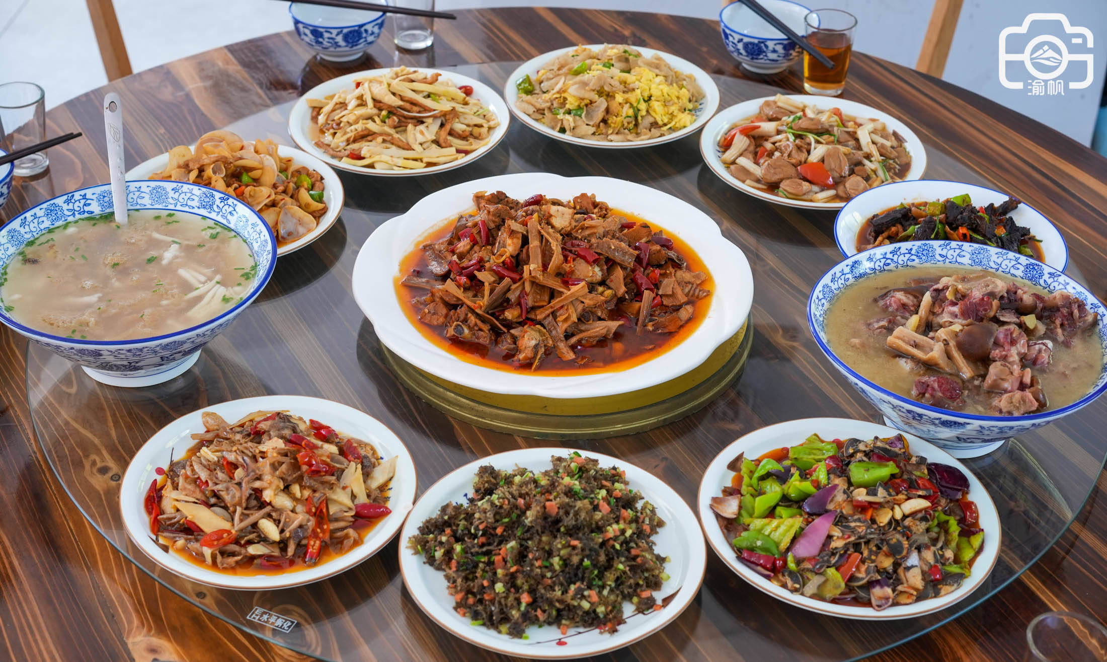 苗族文化、苗族美食，云南这家创意餐厅成“网红”_丽江古城