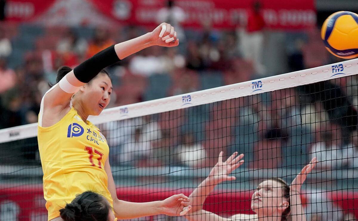 34岁的颜妮是久经沙场的压阵老将,球迷说她是中国女排北长城_拦网_郎