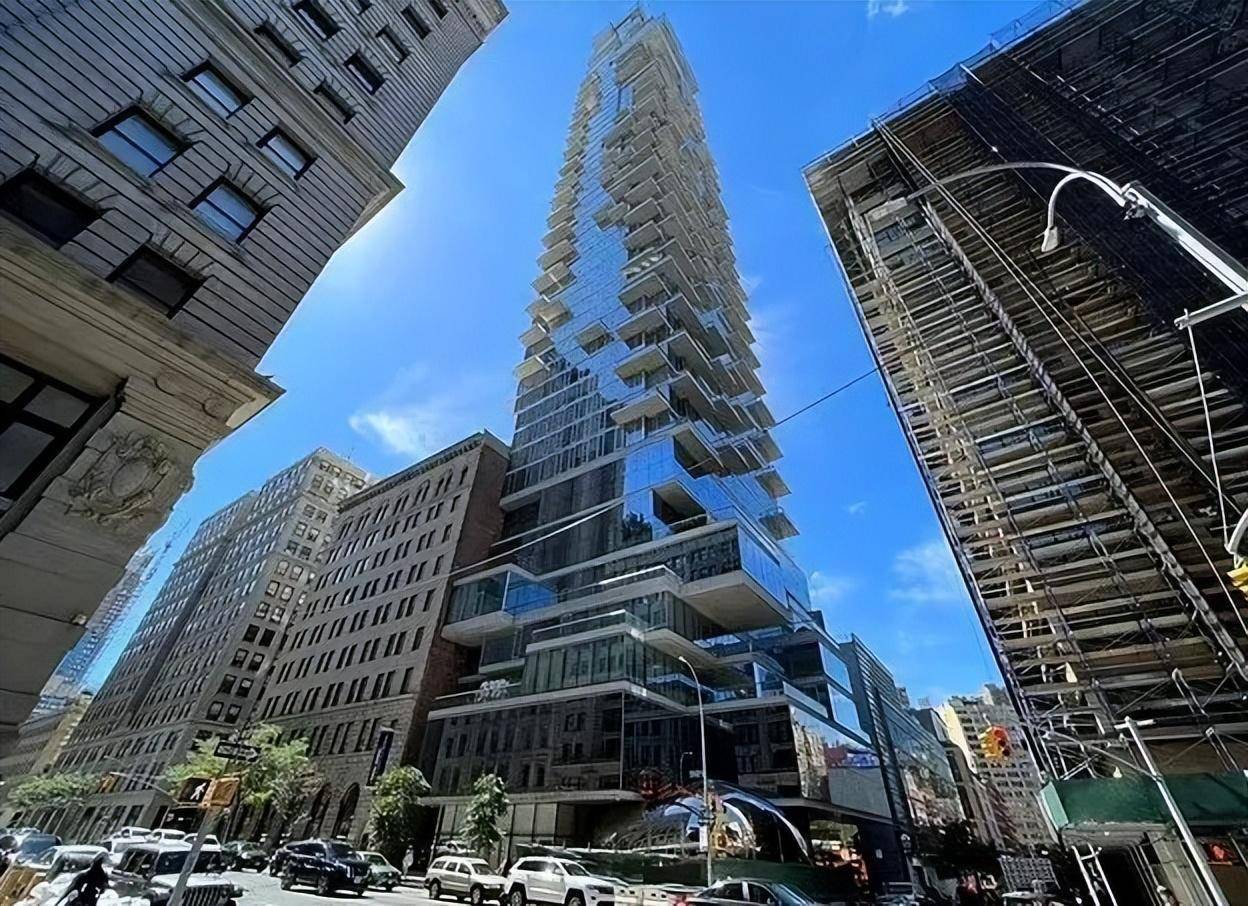 File:China Zun tillsammans med Samsung China Headquarters B