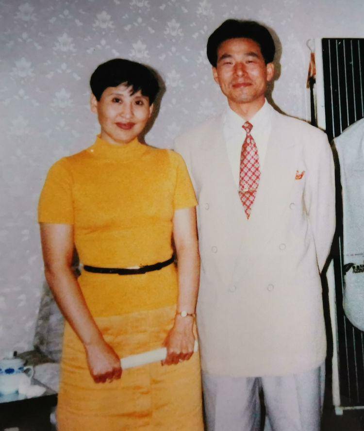 歌唱家远征曝近照 当年歌声似蜜甜 人称小王昆 如今人虽老但风采依旧_