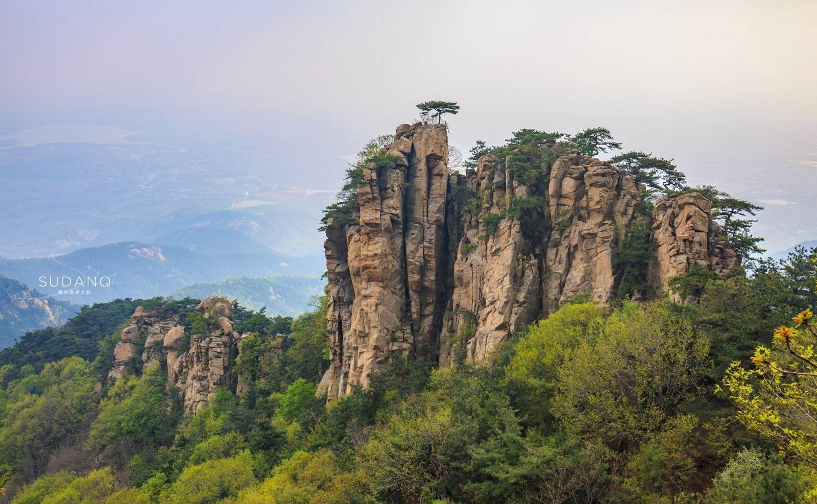 它是山东第一大山,刻有世界最大寿仙,齐鲁大地实在壮观