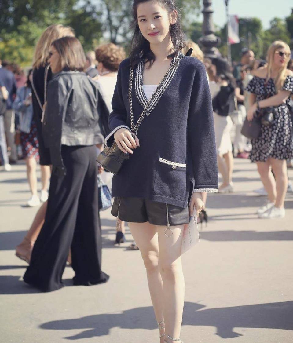 奶茶妹妹章泽天衣品一流,气质知性温柔大方,名媛风范!