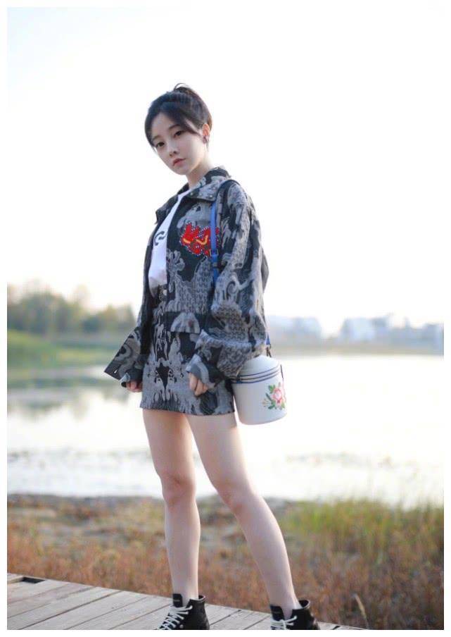 看离开网红滤镜的全身照,这谁请得起_姐姐_彭蒂莫雷德_短裙