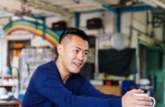 刘鸣炜与父亲刘銮雄形成鲜明的对比,和霍启刚一样的"豪门清流"_盒饭