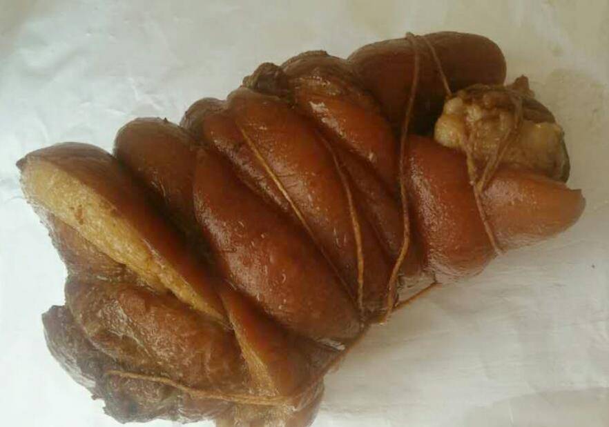 猪肘子不要老是做成热菜,换个吃法来招待客人,也非常的受欢迎_线绳