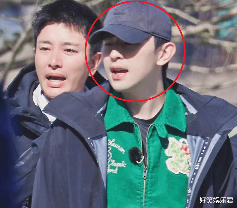 邓伦素颜录《极限挑战》,大清早穿拖鞋散步,我却在意他长胡子的脸