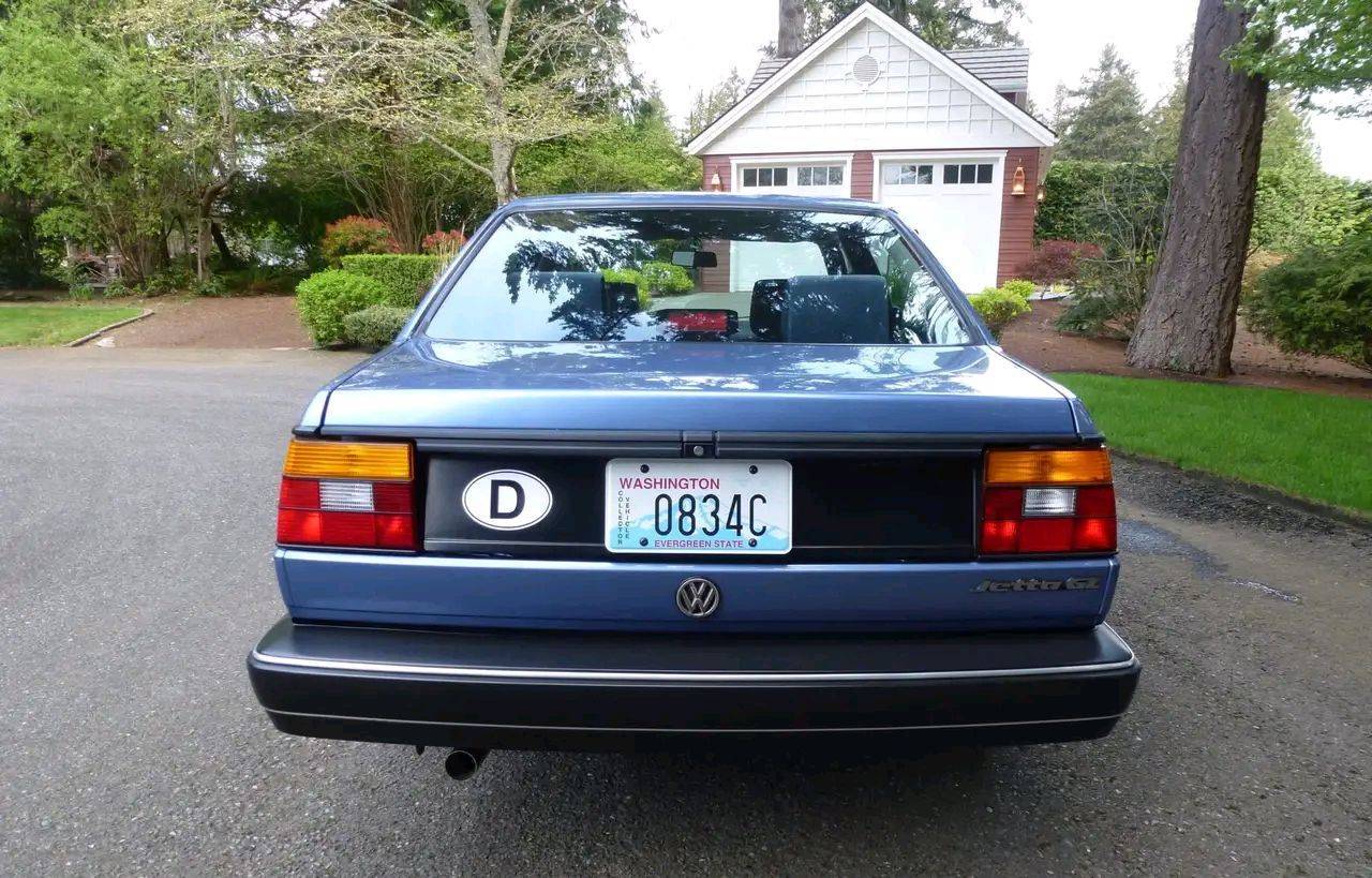 实拍第一代"方头大众捷达",桑塔纳同款1.