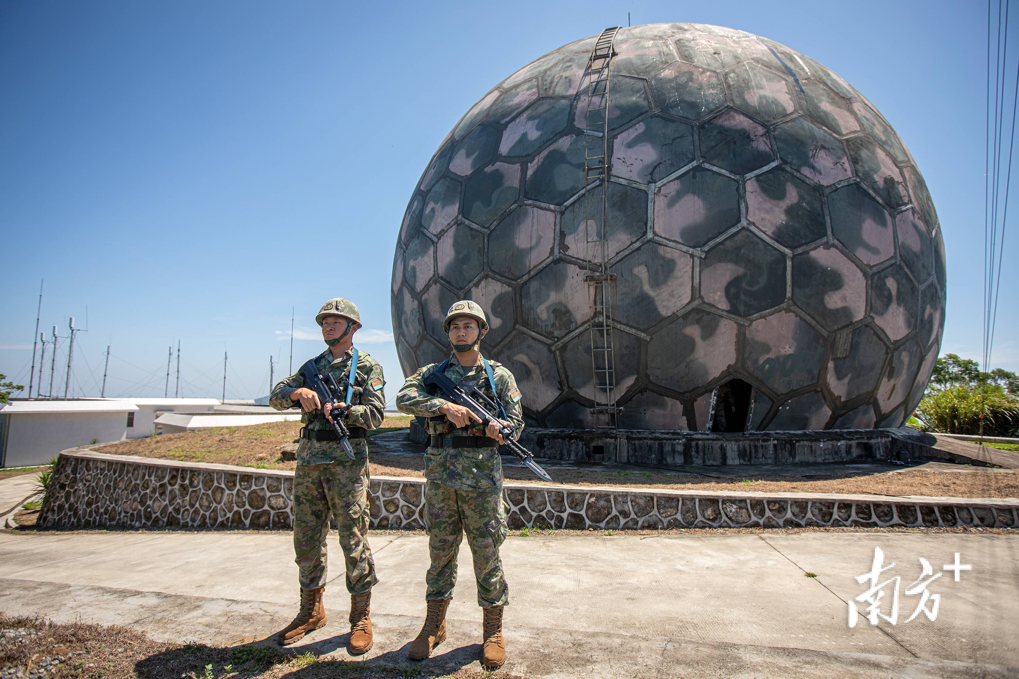 雷达兵大多驻守在高山或是海岛,"分秒不断"紧盯空情是他们的日常.