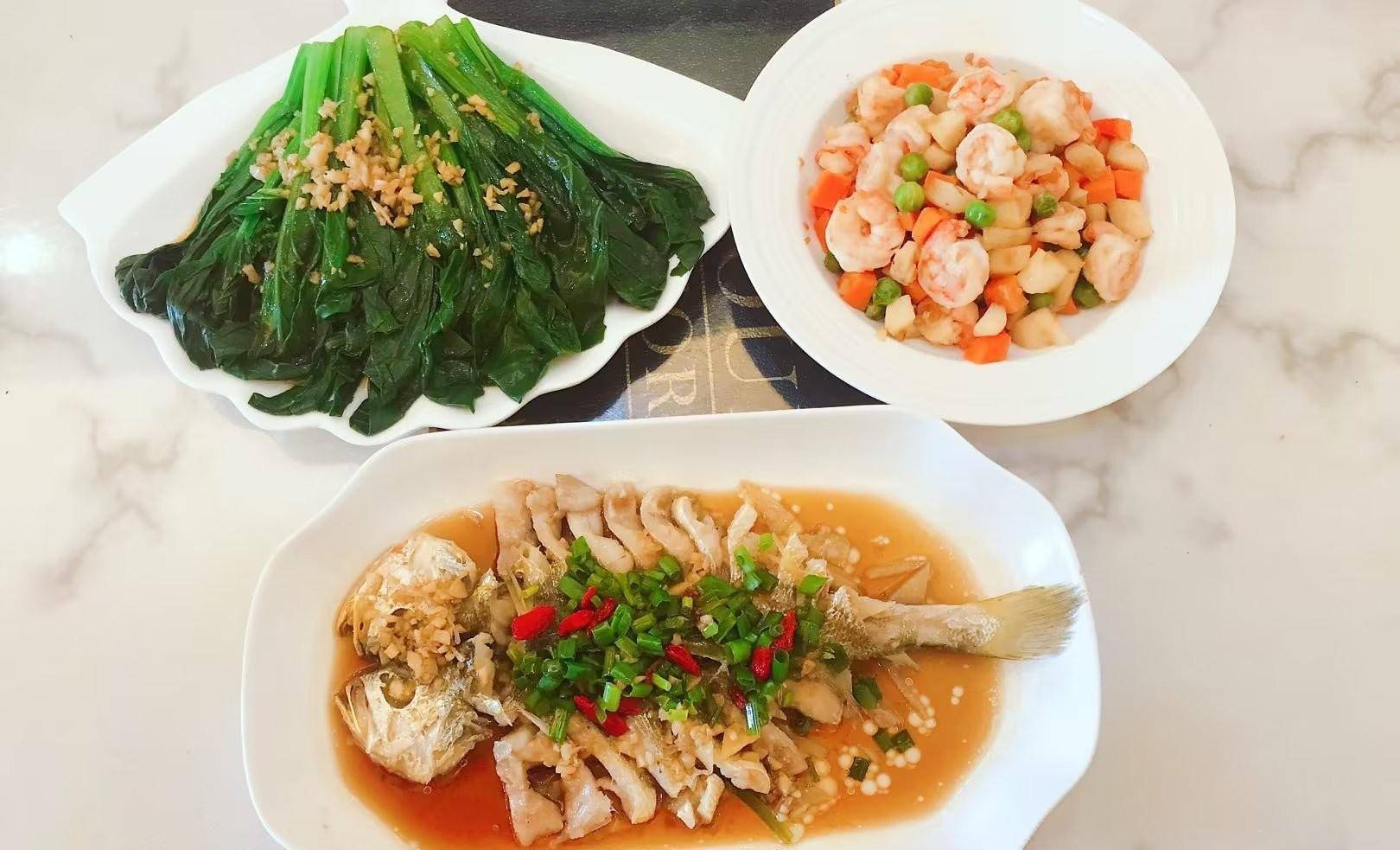 中秋节一人食午餐,一素两荤一碗饭,家常做法,摆个盘就高大上了_菜心