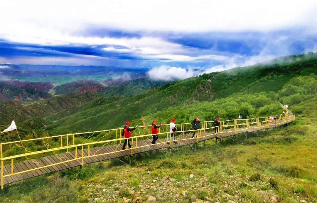 景区简介:马鞍山:马鞍山景区位于固阳县城东南约58公里处,海拔1984米