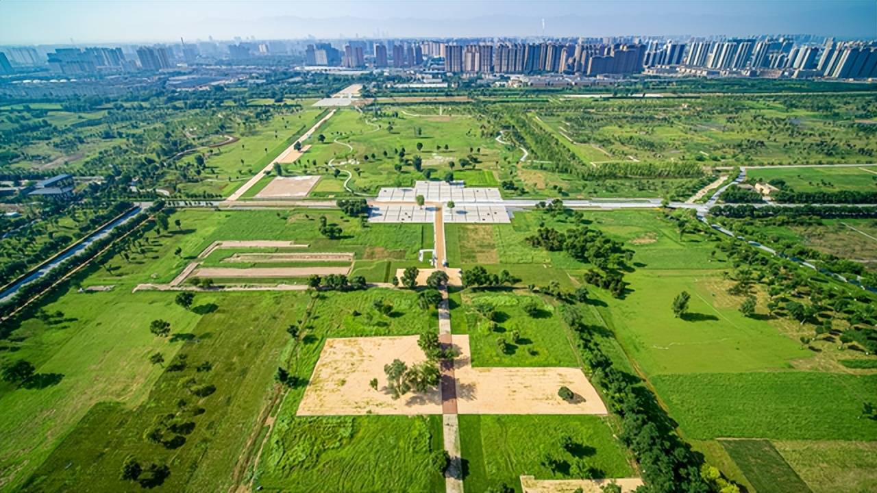 西安最大的免费公园，占地65平方千米，是大明宫的20倍