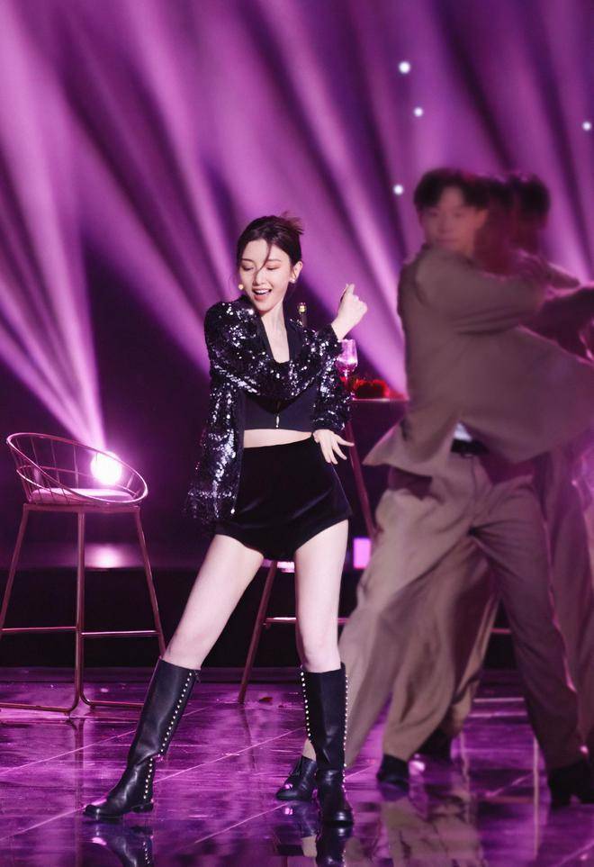 共同演绎《孤独颂歌》_檀健次毛晓彤拉丁双人舞_氛围_舞步