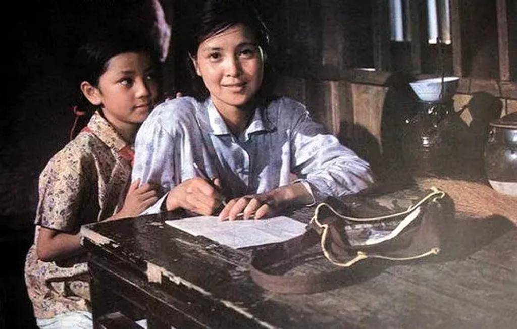 《乡音》,张伟欣主演,她是演员李小璐之母_陶春_余木生_老电影