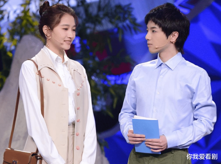 歌手华晨宇和关晓彤一起跳舞,90后艺人的他在进步,很赞_变化_观众