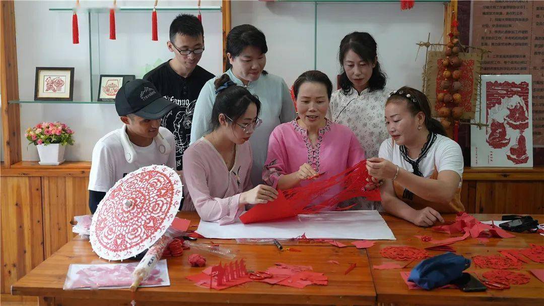 最美教师|郑平芳:剪出生命之美_剪纸_传统_柘荣