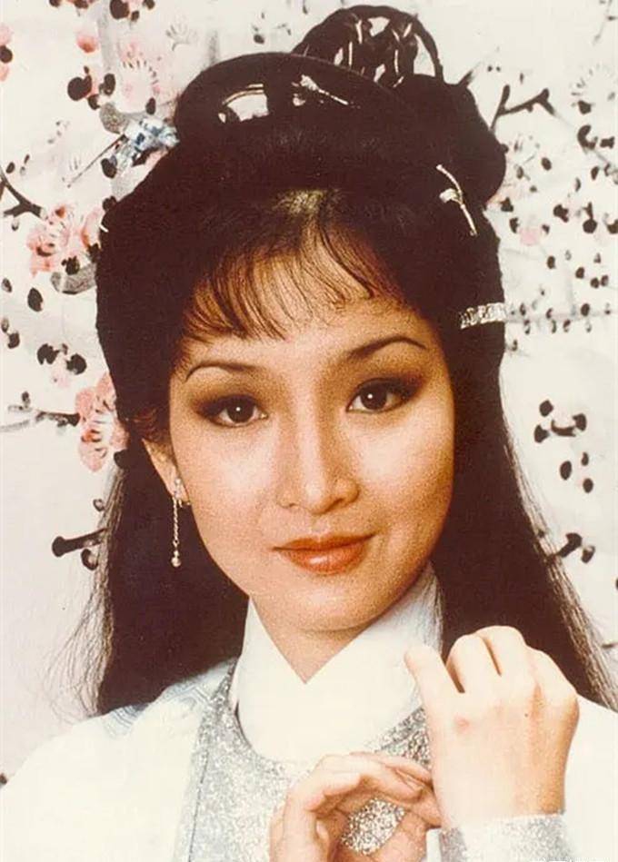 陈百祥携妻参加聚会,喝得太尽兴,林国斌戴26万金表扎马步抢镜_王玉环