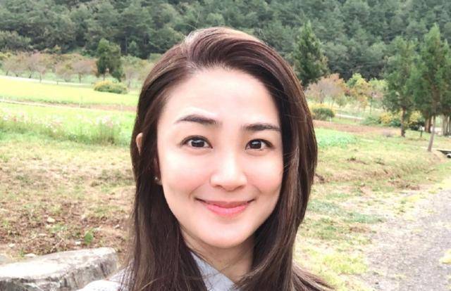 42岁依旧美貌,颜值不输巅峰期_洪小玲_角色_剧中