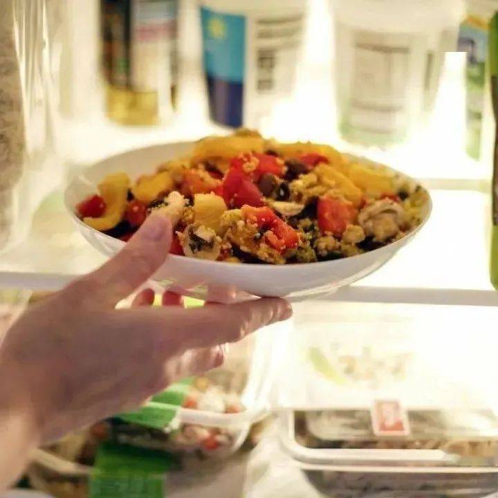 这几种食物，吃不完最好扔掉！不要二次加热了……_饭菜_硝酸盐_细菌