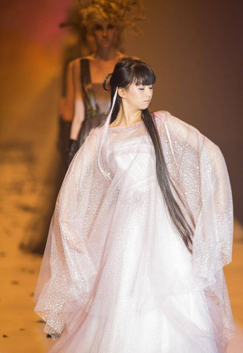 小彩旗:舞台走红后,因叛逆被杨丽萍放弃培养,今21岁胖到认不出_舞蹈