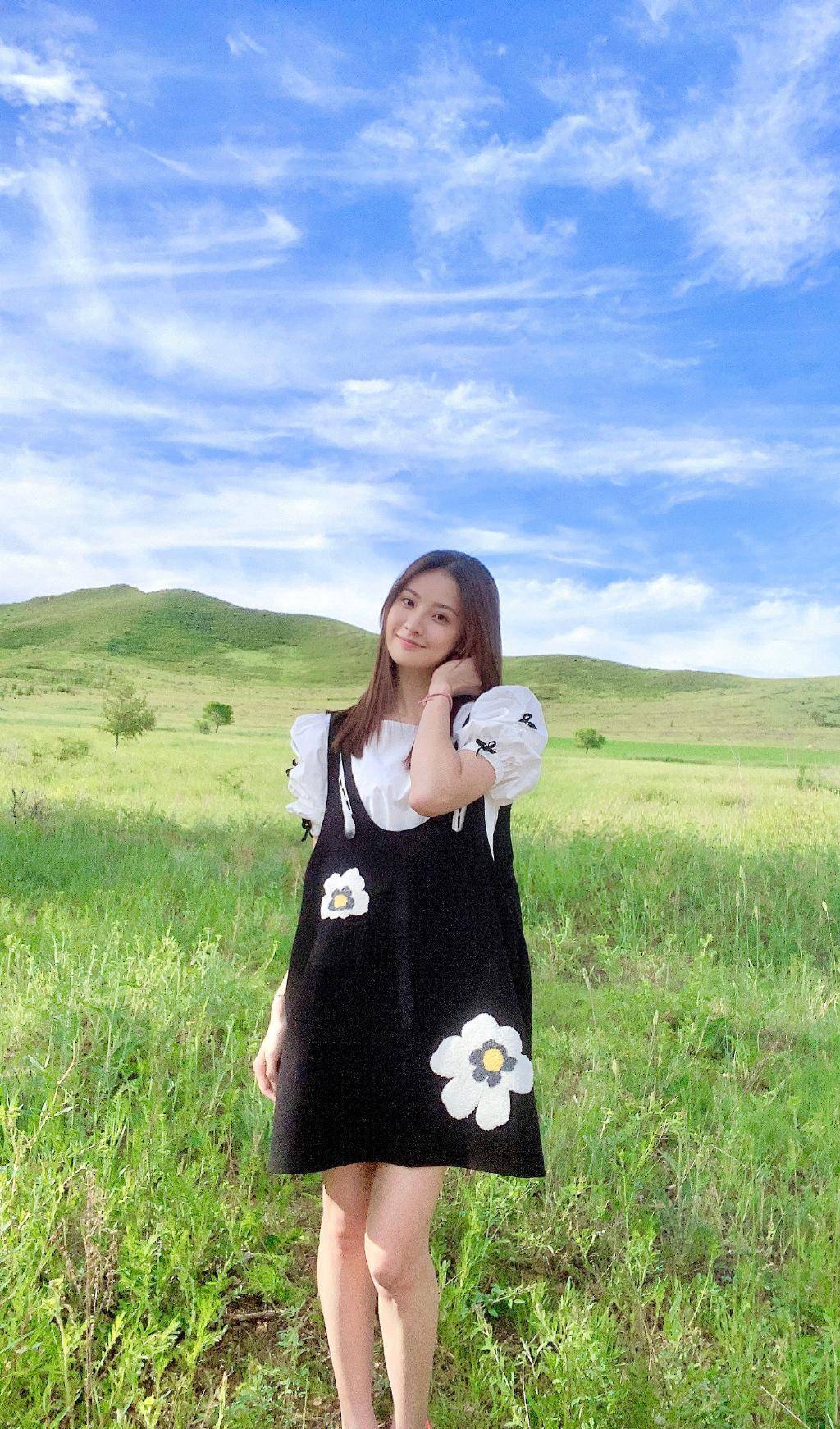 撞色形成强烈的视觉冲击力,也显得更加精致个性,轻松秀出满屏的少女感