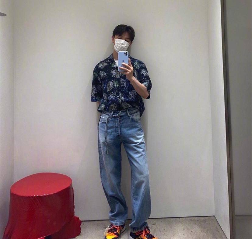 娱乐圈隐藏的时髦精,孙坚的对镜自拍太时髦,男明星