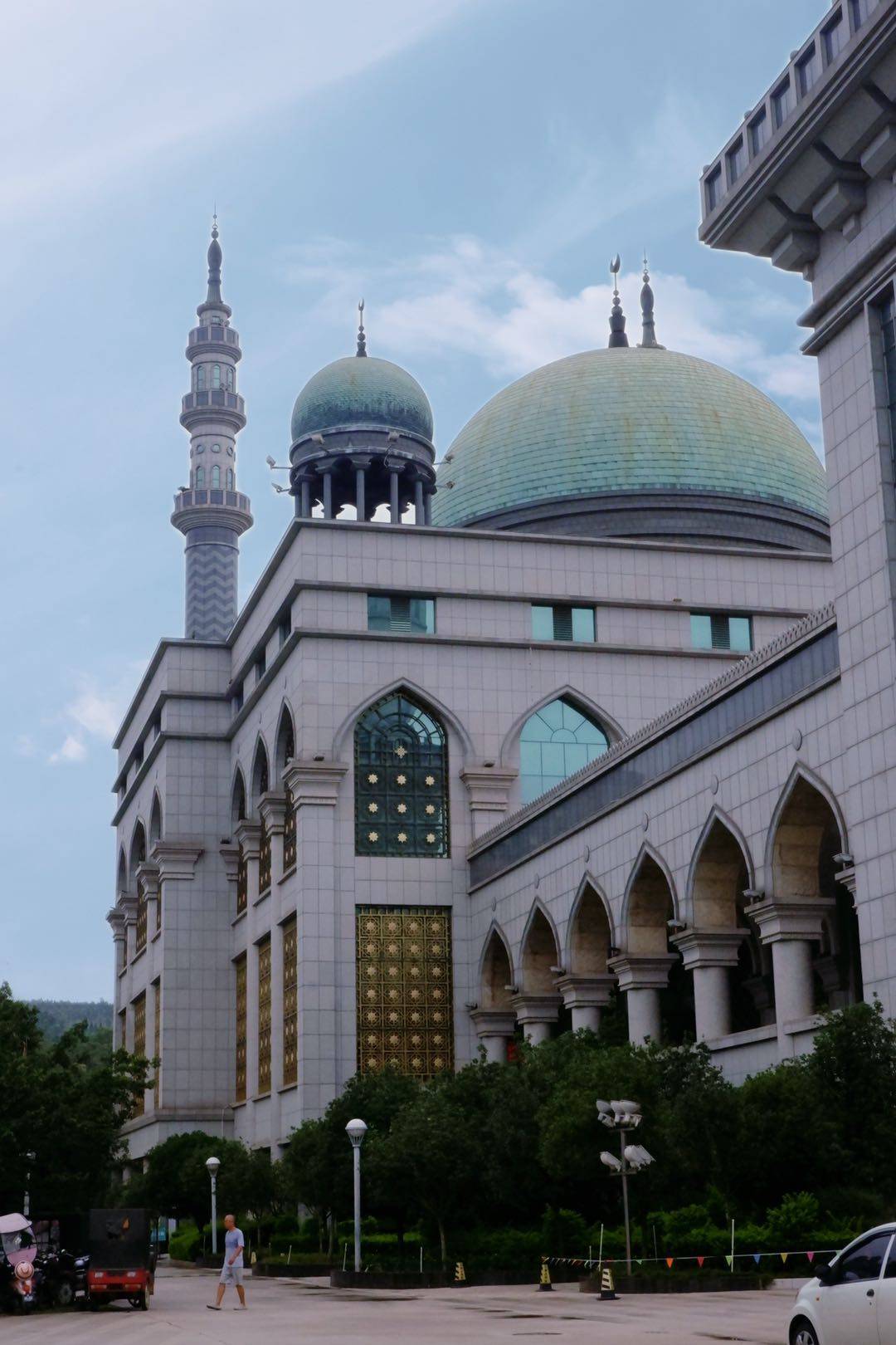 中国藏着一个小迪拜,有云南最大的清真寺,居民自筹1