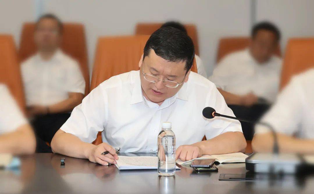 物流事业部总经理杨科昌,煤炭事业部总经理冯小鹏,钢铁事业部成都区域