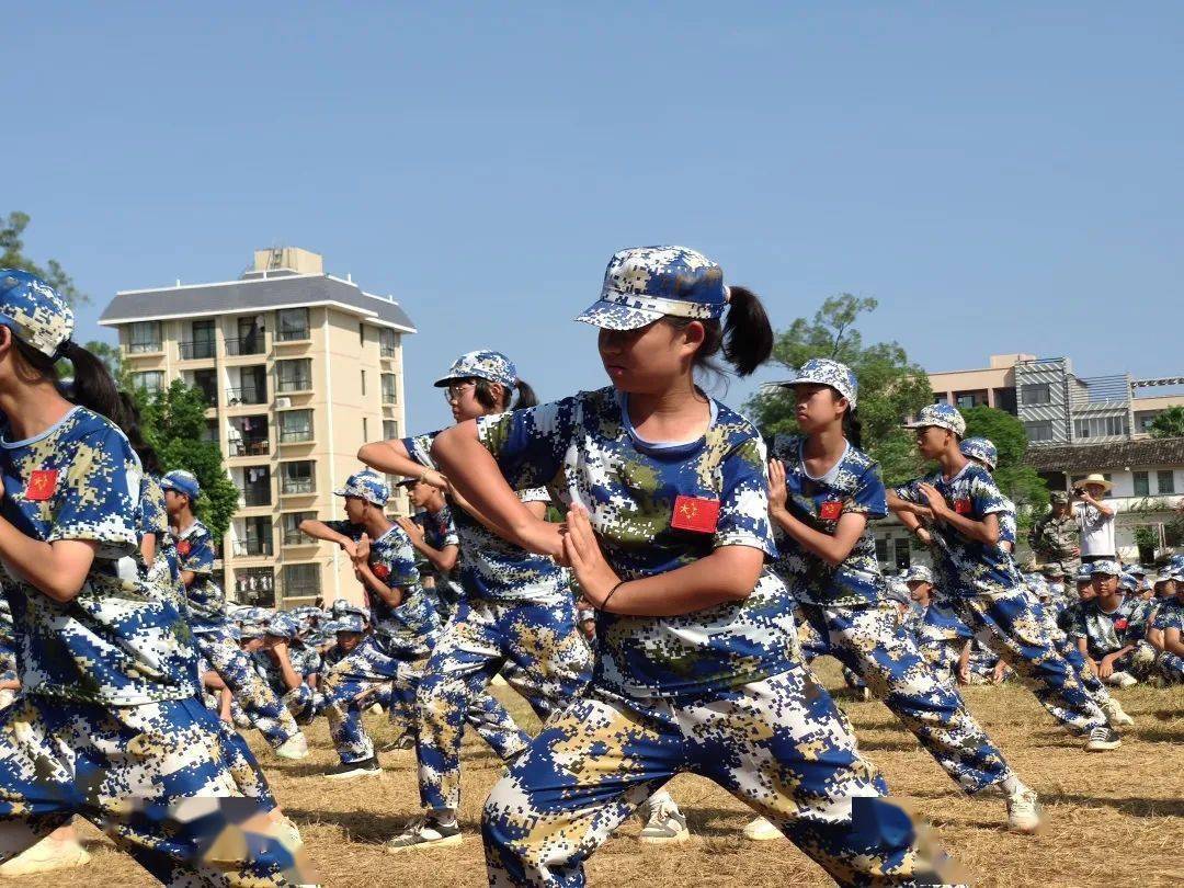 强国复兴有我丨蒙山县西河中学少年军校举办军训汇报展演活动_会操